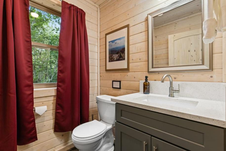 Entire cabin in Cleveland, Georgia 4 guests1 bedroom3 beds1.5 baths-5