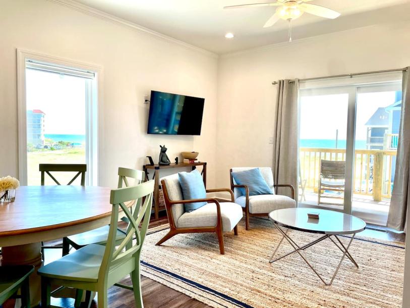 Entire home in North Topsail Beach, North Carolina 15 guests4 bedrooms11 beds4 baths-15