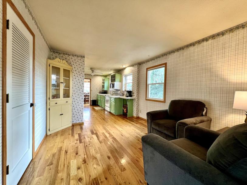 Entire home in Grants Pass, Oregon 6 guests2 bedrooms2 beds1 bath-2
