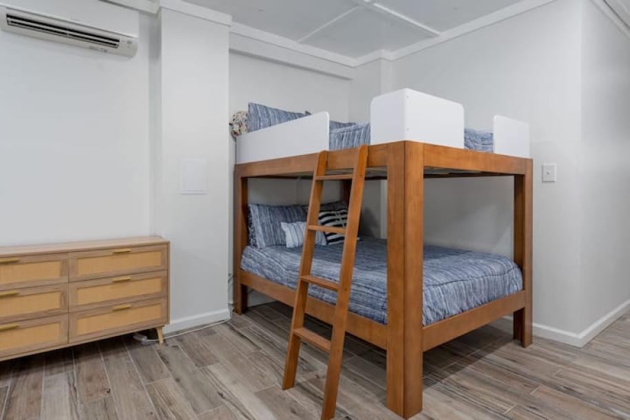Entire townhouse in North Topsail Beach, North Carolina 10 guests4 bedrooms5 beds2.5 baths-8