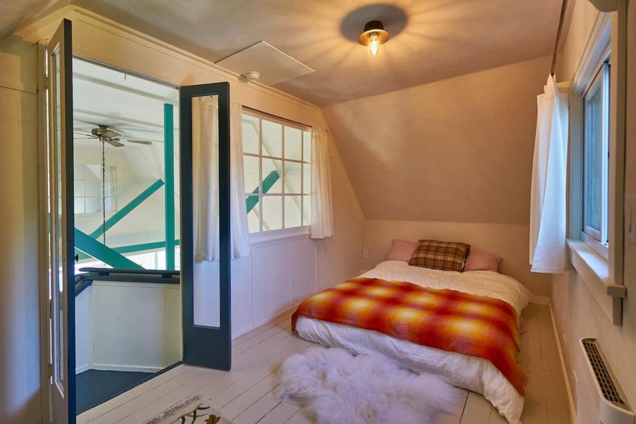 Entire home in Pacific City, Oregon 4 guests2 bedrooms2 beds1 bath-10