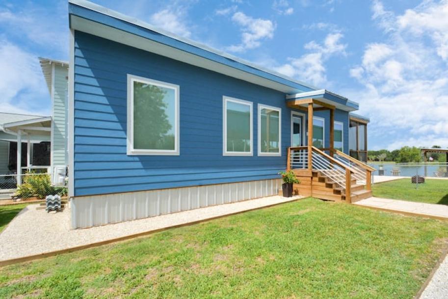 Entire home in San Leon, Texas 4 guests1 bedroom2 beds1 bath-12