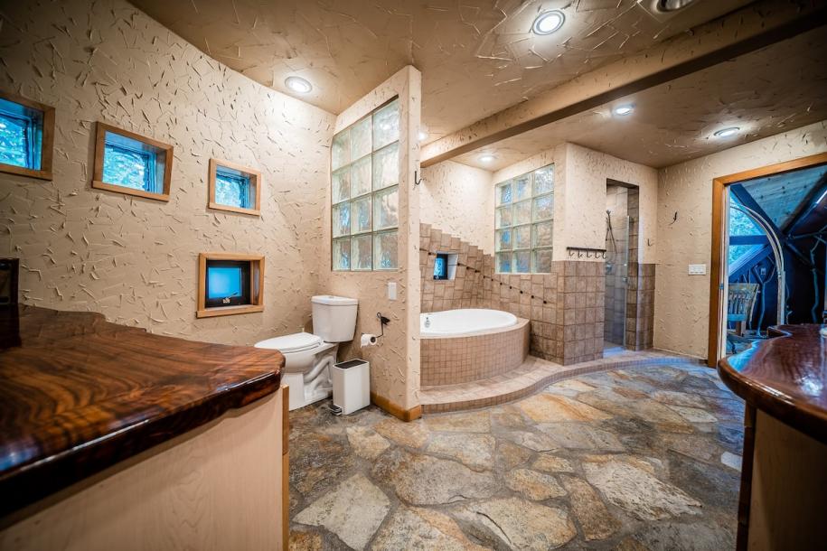 Dome in Estes Park, Colorado 6 guests3 bedrooms4 beds2.5 baths-9