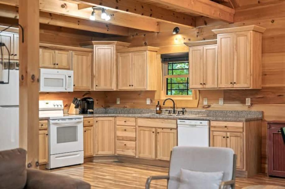 Entire cabin in Madison, Indiana 4 guests2 bedrooms2 beds2 baths-12