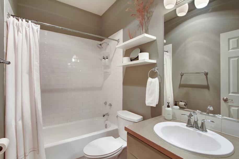 Entire rental unit in Seattle, Washington 2 guestsStudio1 bed1 bath-6