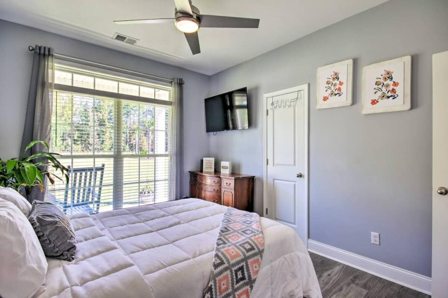 Entire home in Hopkins, South Carolina 6 guests2 bedrooms2 beds2.5 baths-6
