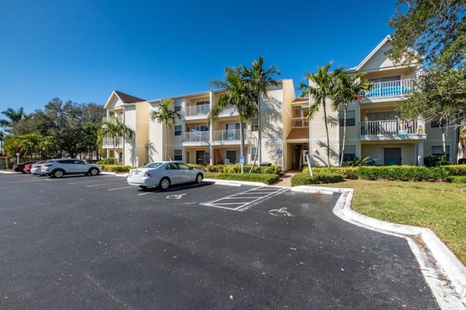 Luxury Beachside Condo · Half Mile from Beach-18
