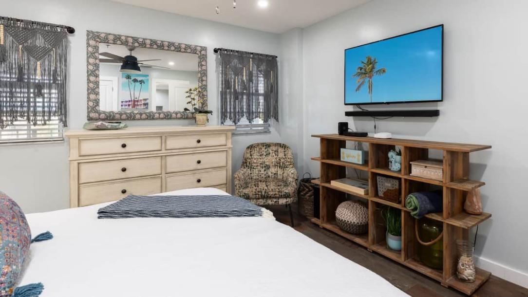 Entire condo in Tavernier, Florida 5 guests2 bedrooms4 beds2 baths-6