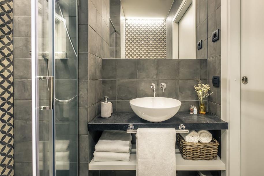 Entire rental unit in Barcelona, Spain 2 guests1 bedroom1 bed1 bath-7