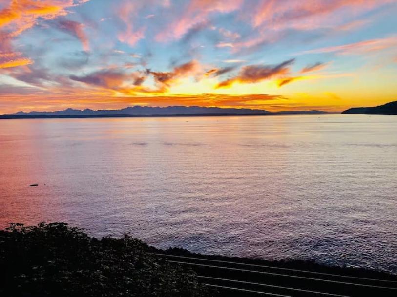 Entire place in Edmonds, Washington 4 guests1 bedroom2 beds1 bath-3