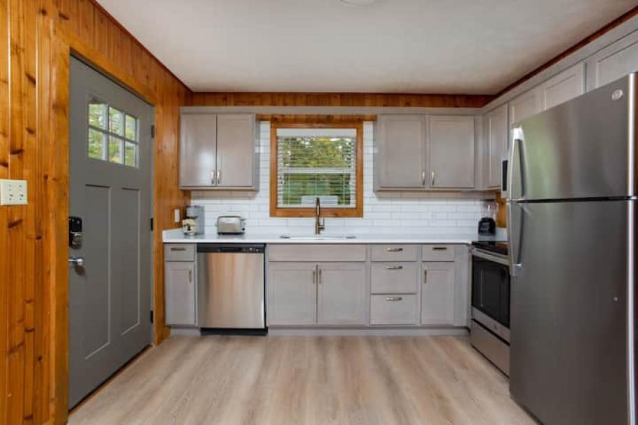 Entire cabin in Gatlinburg, Tennessee 6 guests1 bedroom3 beds1 bath-16