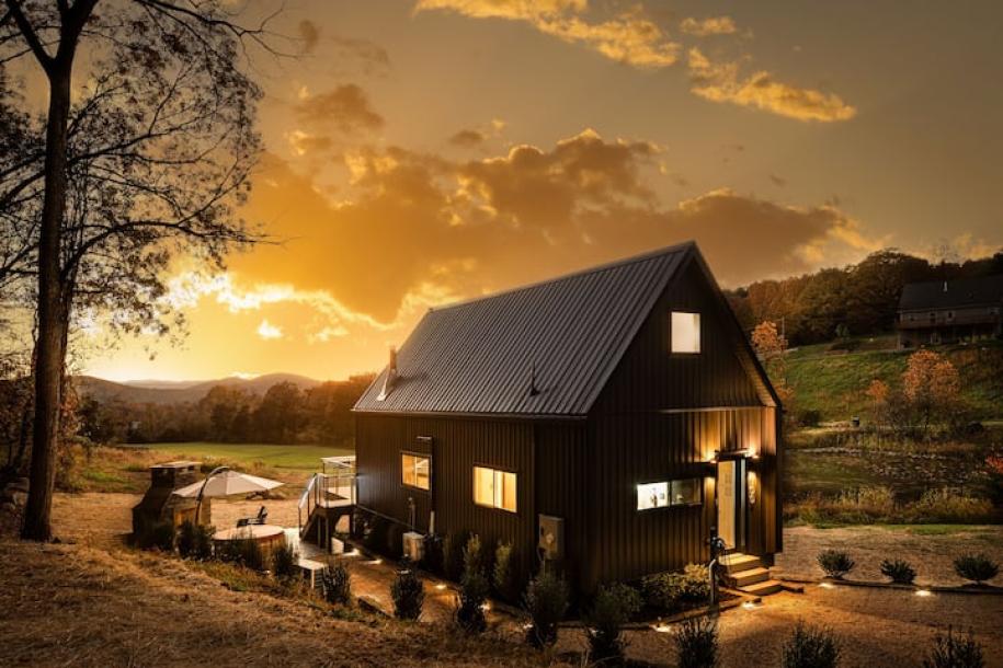 Lakeside | Hot/Cold Tub, Fireplaces, EV Charger-3