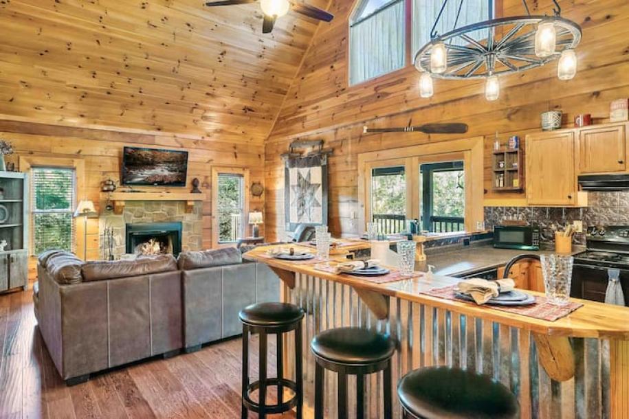 Entire cabin in Sevierville, Tennessee 4 guests2 bedrooms2 beds2 baths-18