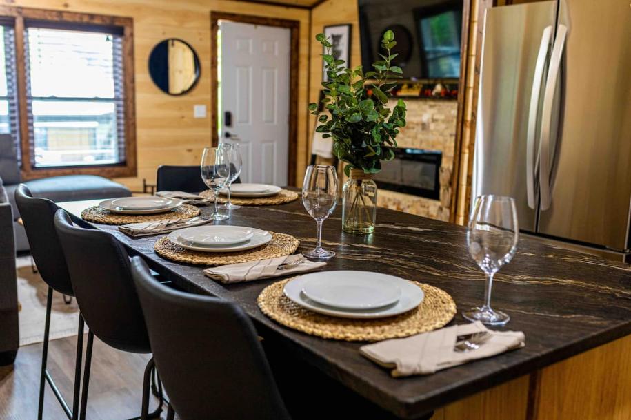 Entire cabin in Sevierville, Tennessee 6 guests2 bedrooms3 beds1 bath-10