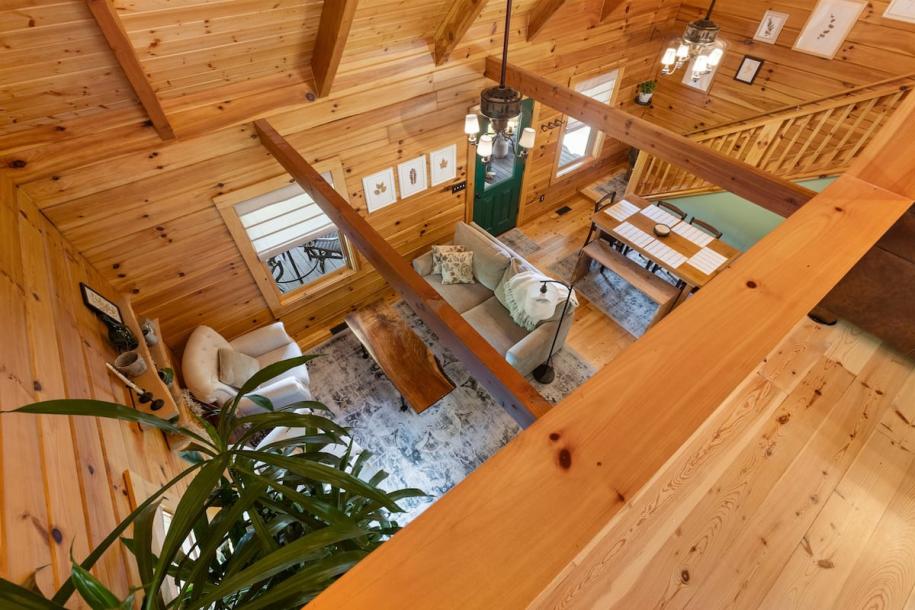 Entire cabin in Fort Valley, Virginia 4 guests1 bedroom3 beds2 baths-14