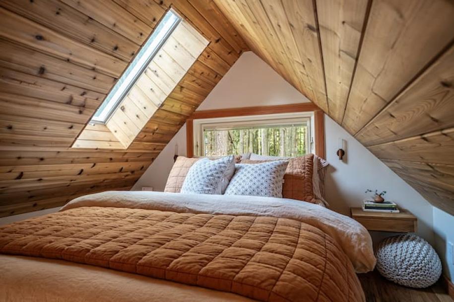 Entire cabin in Vashon, Washington 2 guests1 bedroom1 bed1 bath-11
