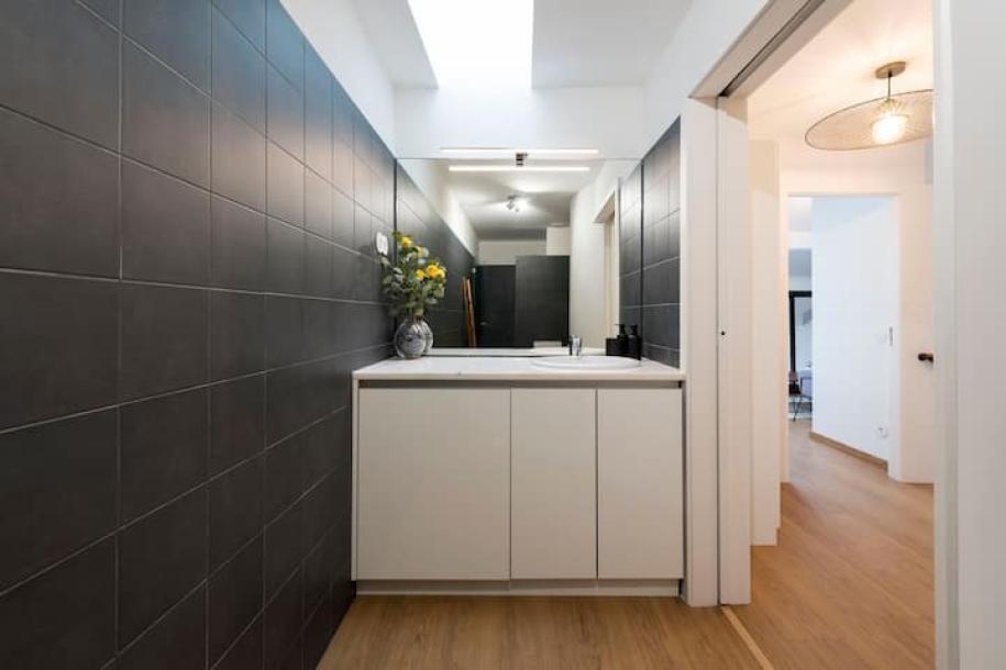 Entire rental unit in Porto, Portugal 4 guests1 bedroom2 beds2 baths-5