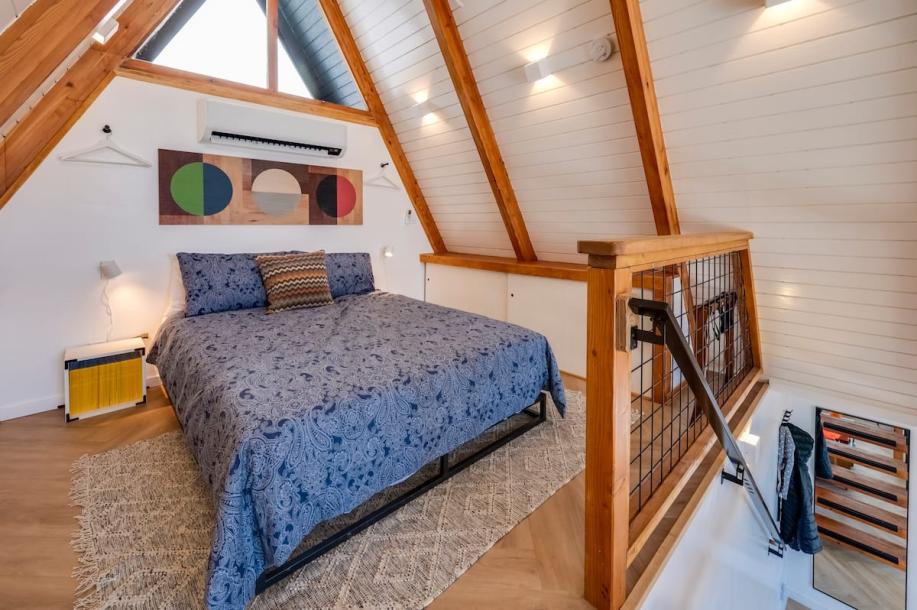 Entire cabin in Arrowbear Lake, California 5 guests2 bedrooms2 beds1 bath-12