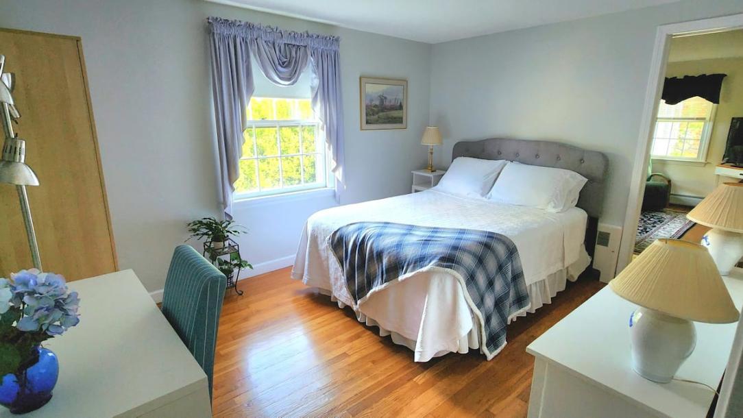 Entire guest suite in Winchester, Massachusetts 2 guests1 bedroom1 bed1 bath-11
