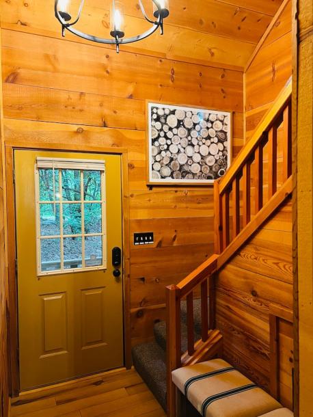 Entire cabin in Sautee Nacoochee, Georgia 4 guests2 bedrooms2 beds2 baths-15