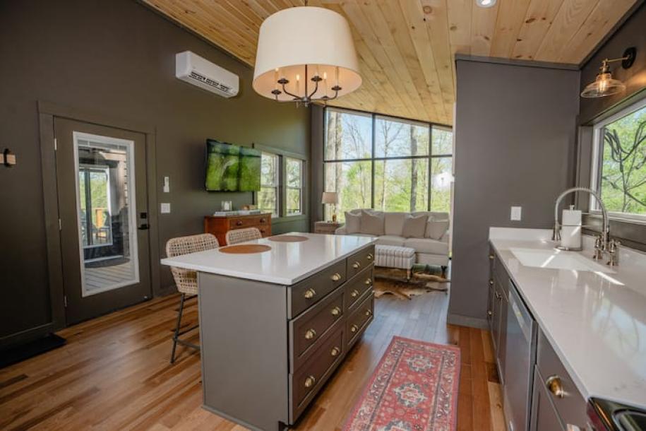 Entire cabin in Slade, Kentucky 2 guests1 bedroom1 bed1 bath-2