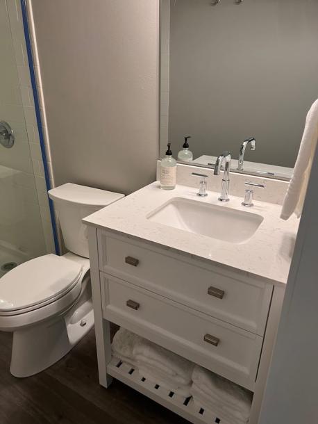 Entire home in Toledo , Ohio 4 guests1 bedroom2 beds1 bath-13