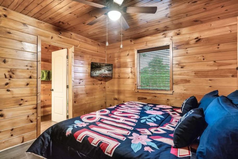 Entire cabin in Pigeon Forge, Tennessee 8 guests3 bedrooms4 beds3 baths-10