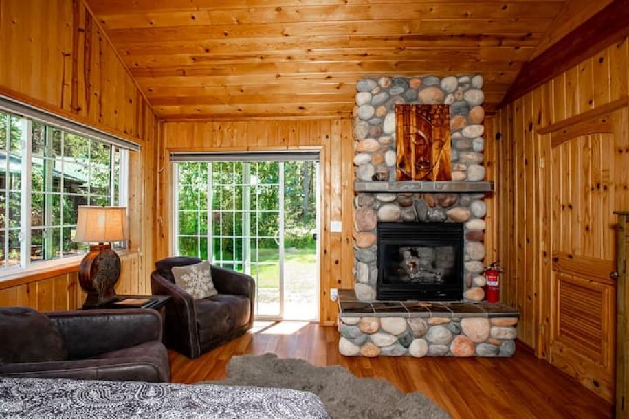 Entire cabin in Columbia Falls, Montana 4 guestsStudio2 beds1 bath-8