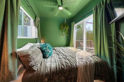 Shipping container in Austin, Texas 2 guests1 bedroom1 bed1 bath-9