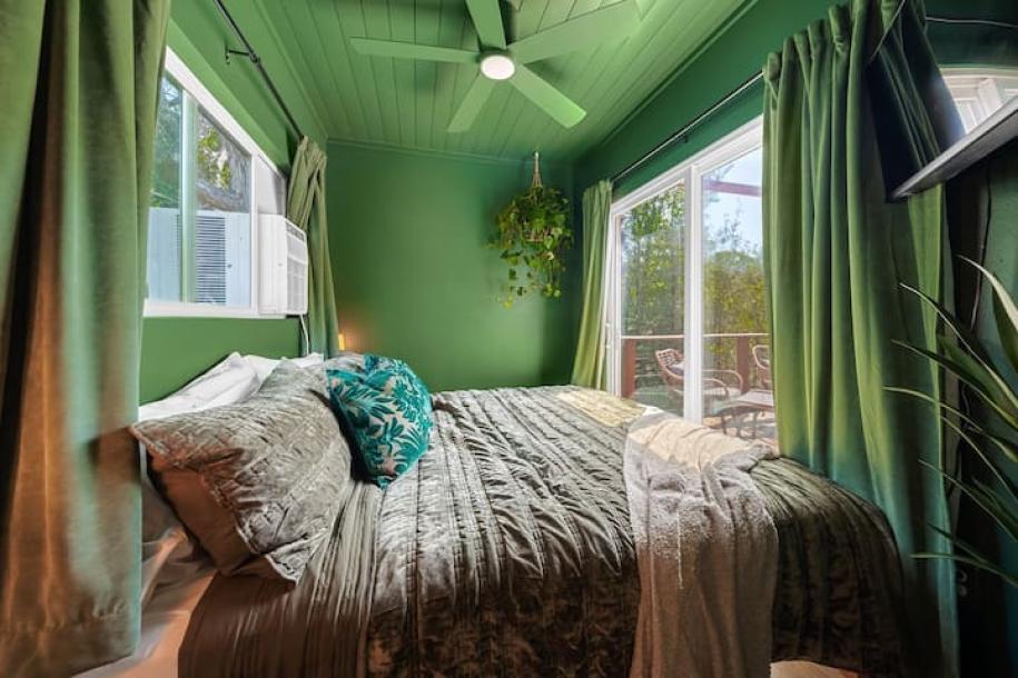 Shipping container in Austin, Texas 2 guests1 bedroom1 bed1 bath-9