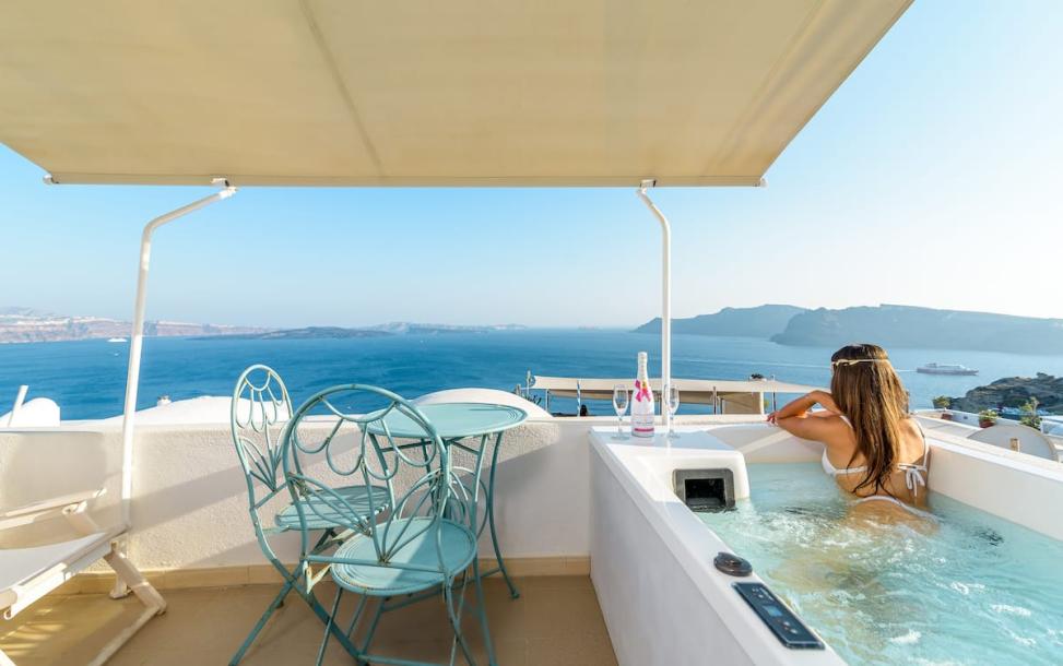 Entire home in Oia, Greece 2 guests1 bedroom1 bed1 bath-0