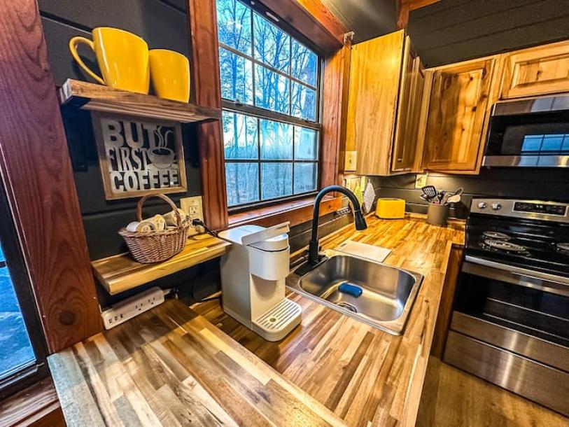 Tiny home in Pigeon Forge, Tennessee 3 guests1 bedroom2 beds1.5 baths-15