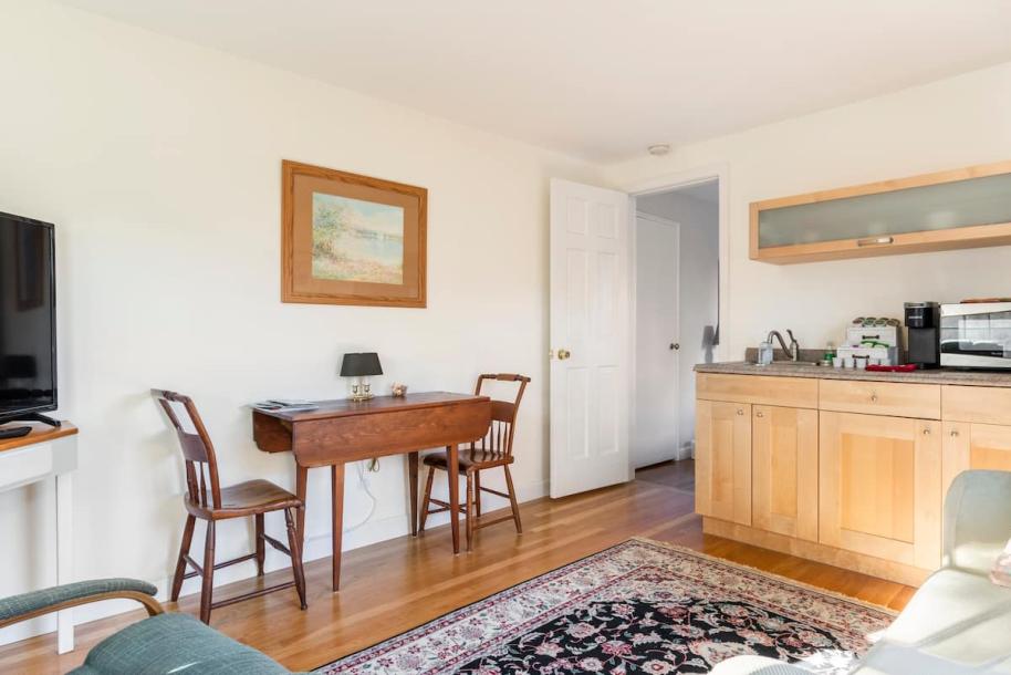 Entire guest suite in Winchester, Massachusetts 2 guests1 bedroom1 bed1 bath-12
