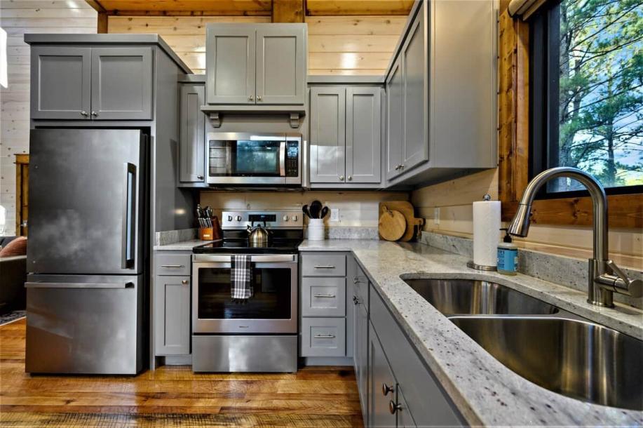 Entire cabin in Broken Bow, Oklahoma 4 guests1 bedroom2 beds2 baths-10