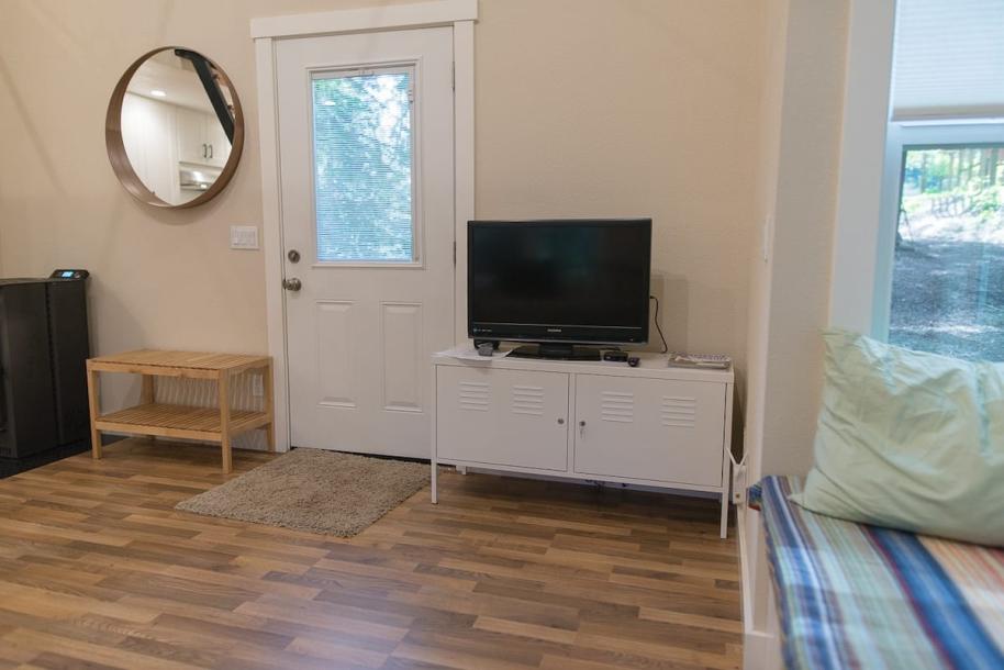 Entire cabin in Los Gatos, California 4 guests1 bedroom3 beds1 bath-17