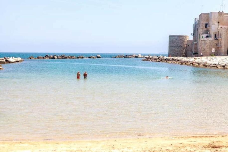 Earthen home in Molfetta, Italy 4 guests1 bedroom3 beds1 bath-2