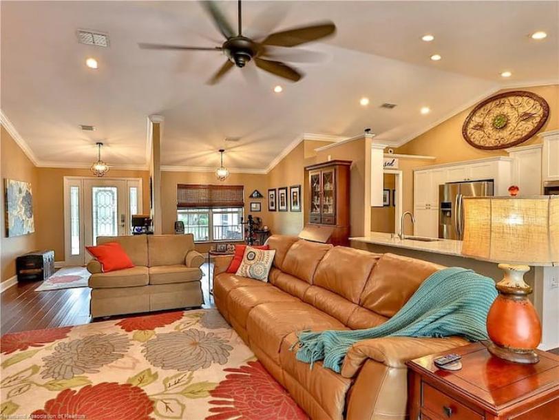 Entire home in Sebring, Florida 6 guests3 bedrooms3 beds2 baths-12