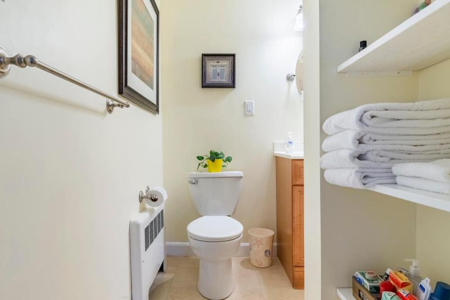 Entire guest suite in Winchester, Massachusetts 2 guests1 bedroom1 bed1 bath-3