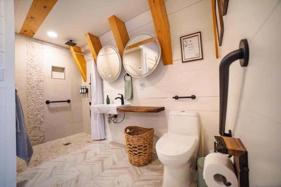 Entire cabin in French River, Canada 6 guests2 bedrooms4 beds1 bath-10
