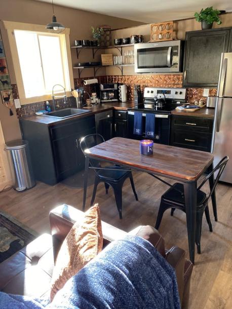 Entire cabin in Sevierville, Tennessee 2 guests1 bedroom1 bed1 bath-6