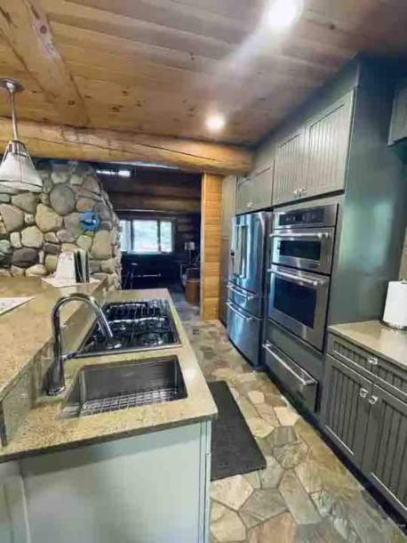 Entire chalet in Gouldsboro, Maine 6 guests1 bedroom3 beds2 baths-3