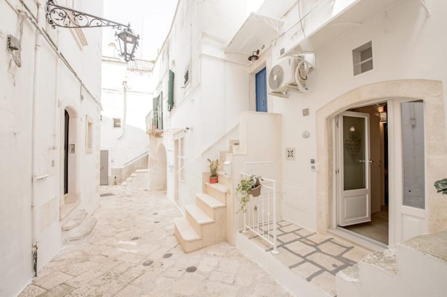 Entire home in Martina Franca, Italy 2 guests1 bedroom1 bath-0