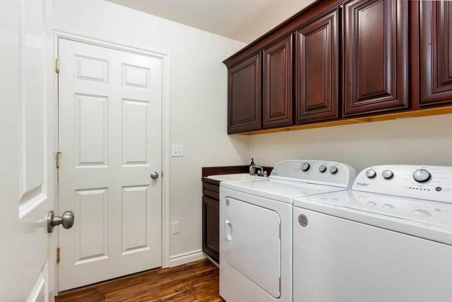 Entire home in Kennewick, Washington 6 guests3 bedrooms3 beds2 baths-3