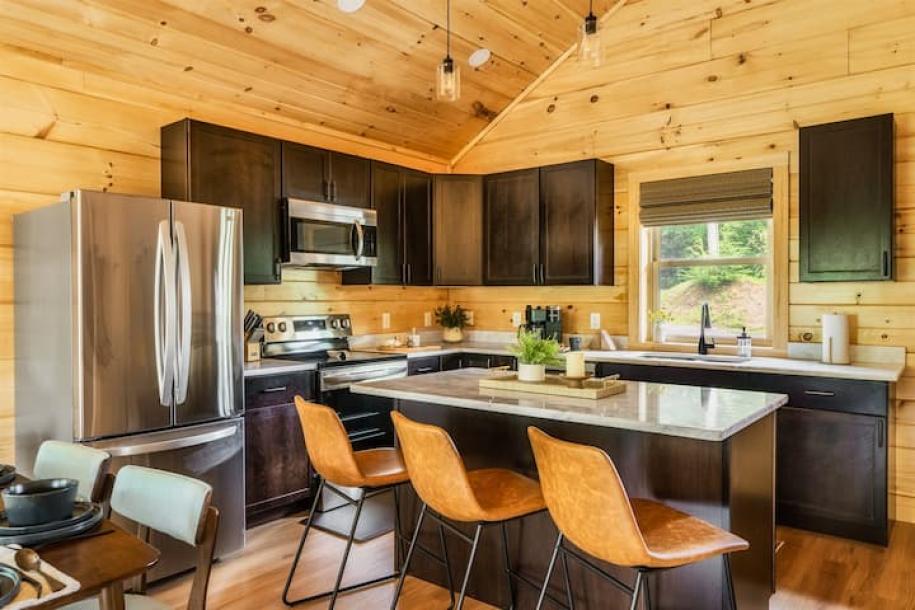 Entire cabin in Sevierville, Tennessee 6 guests2 bedrooms3 beds2 baths-16