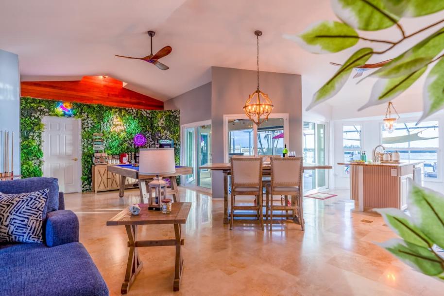 Entire home in Port Charlotte, Florida 11 guests3 bedrooms5 beds2 baths-9
