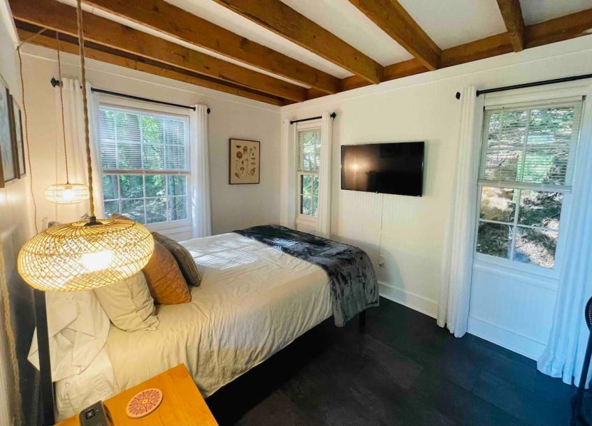 Entire cabin in Dahlonega, Georgia 6 guests3 bedrooms3 beds2 baths-10