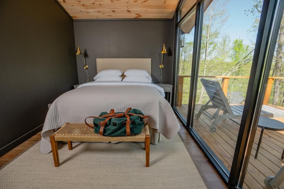 Entire cabin in Slade, Kentucky 2 guests1 bedroom1 bed1 bath-6