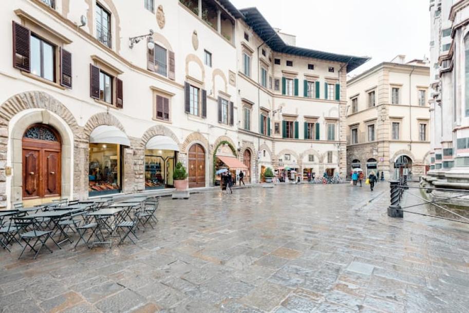Entire rental unit in Florence, Italy 3 guests1 bedroom2 beds2 baths-2