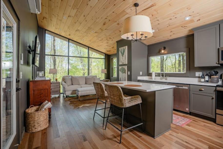 Entire cabin in Slade, Kentucky 2 guests1 bedroom1 bed1 bath-3