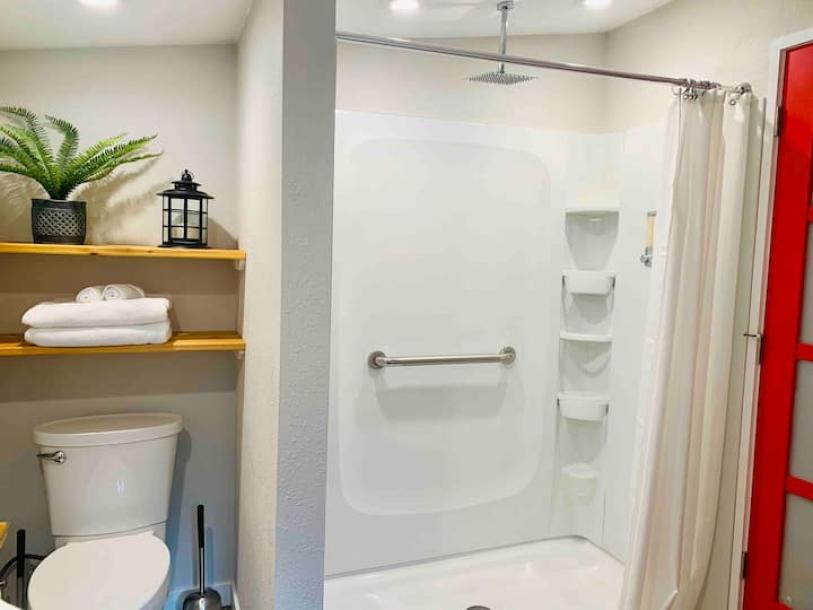 Entire guesthouse in Auburn, Washington 3 guests1 bedroom1 bed1 bath-7